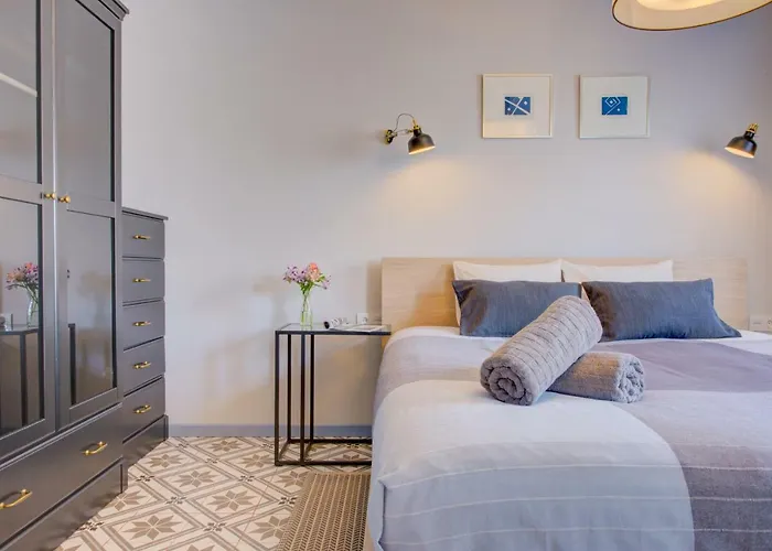 Modern, Bright And Welcoming Oceanfront Apartment